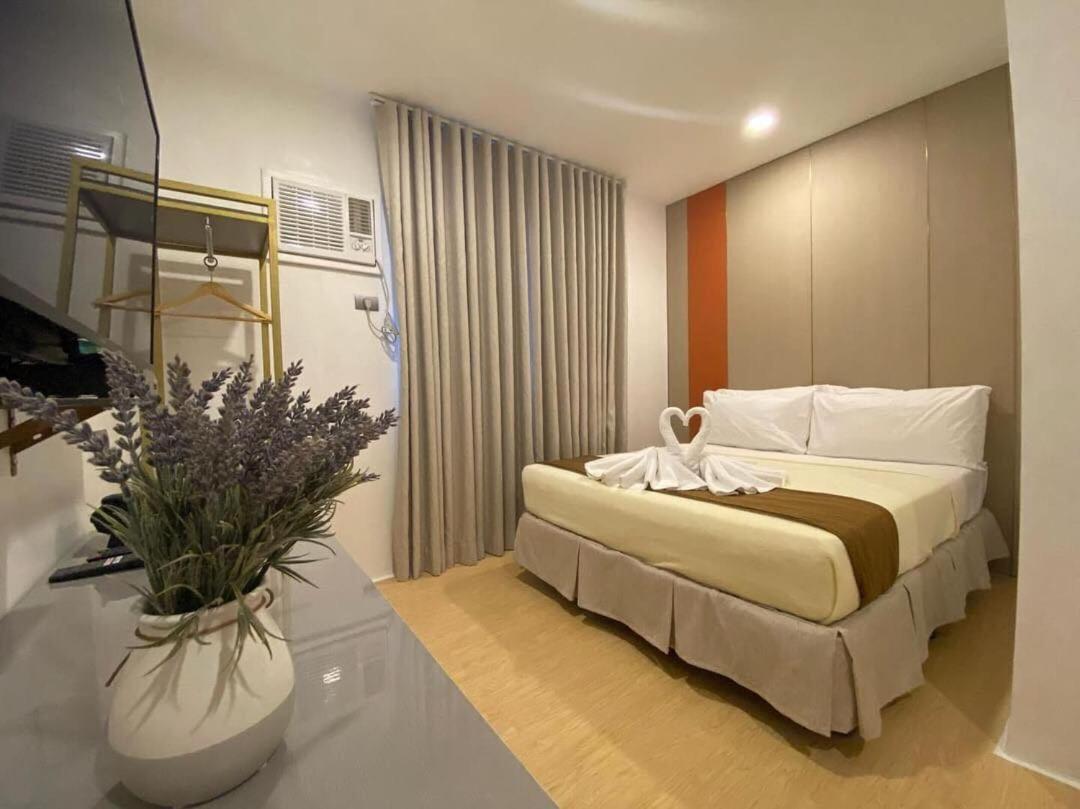 Iloilo Grand Hotel Екстериор снимка