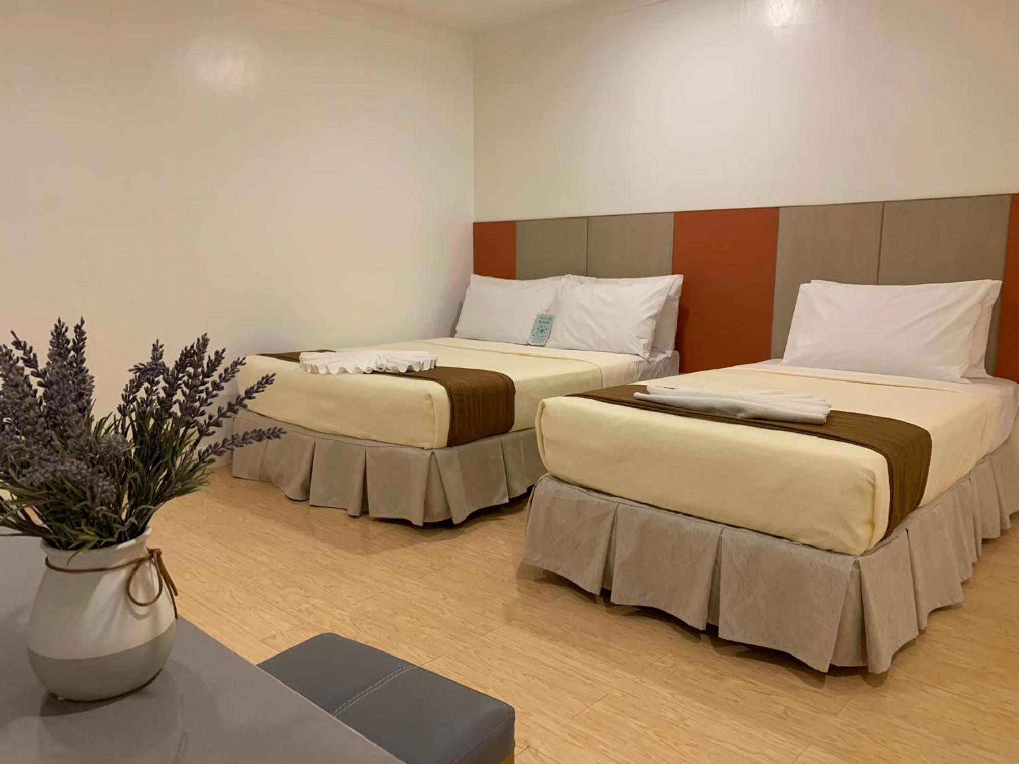 Iloilo Grand Hotel Екстериор снимка