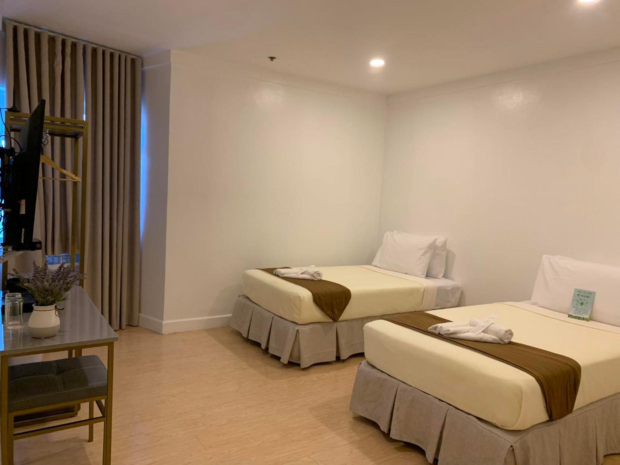 Iloilo Grand Hotel Екстериор снимка