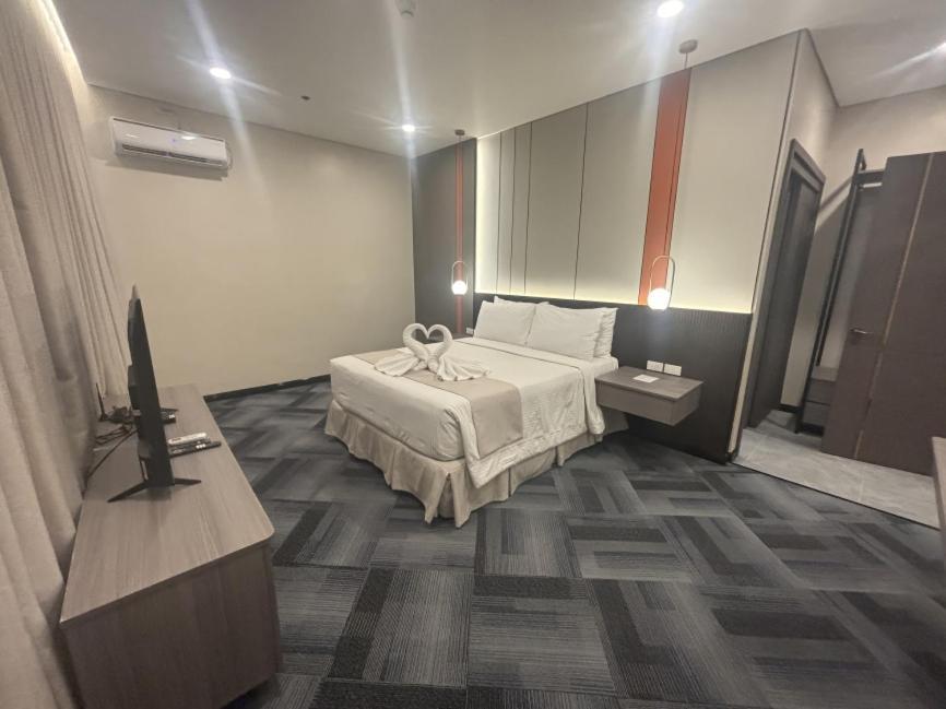 Iloilo Grand Hotel Екстериор снимка