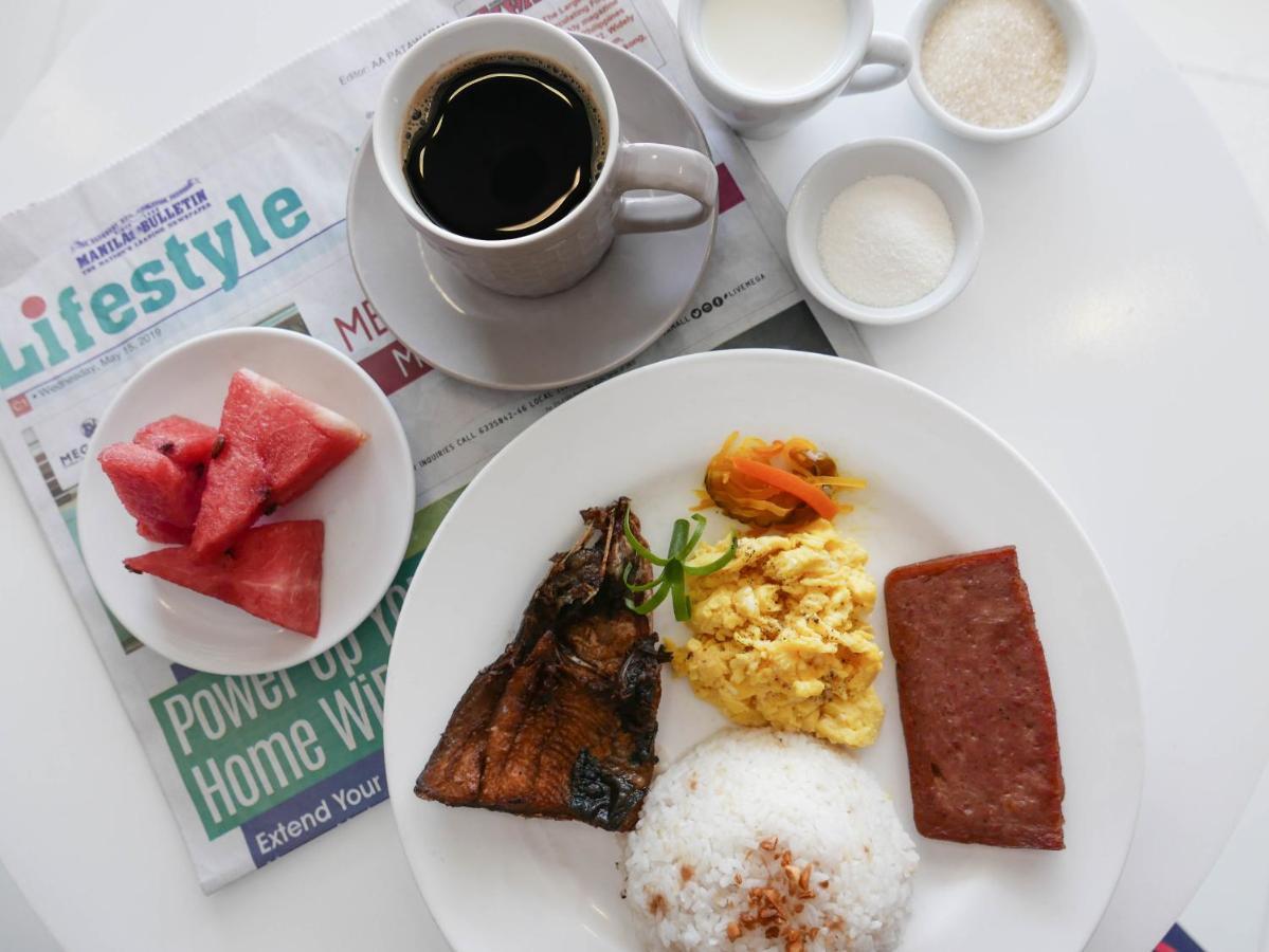 Iloilo Grand Hotel Екстериор снимка